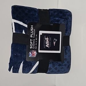 NFL New England Patriots Soft Plush Sherpa Throw Blanket 50 in x 60 in New